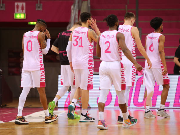 肋部穿透 肋部穿透